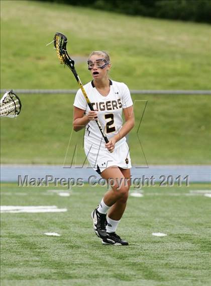 Thumbnail 1 in Hand vs. Darien (CIAC Class M Final) photogallery.