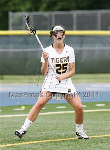Thumbnail 1 in Hand vs. Darien (CIAC Class M Final) photogallery.