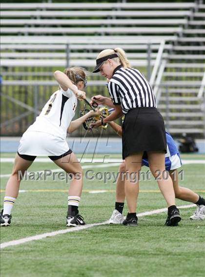 Thumbnail 3 in Hand vs. Darien (CIAC Class M Final) photogallery.