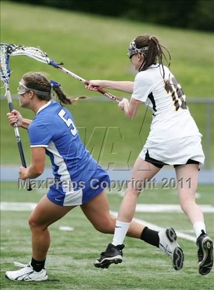 Thumbnail 3 in Hand vs. Darien (CIAC Class M Final) photogallery.