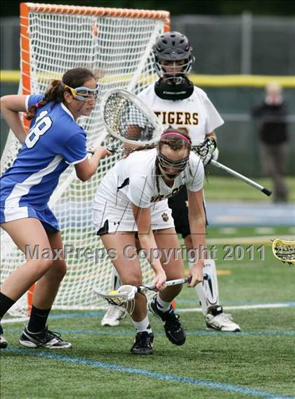 Thumbnail 3 in Hand vs. Darien (CIAC Class M Final) photogallery.