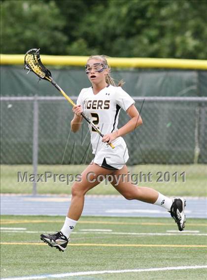 Thumbnail 1 in Hand vs. Darien (CIAC Class M Final) photogallery.