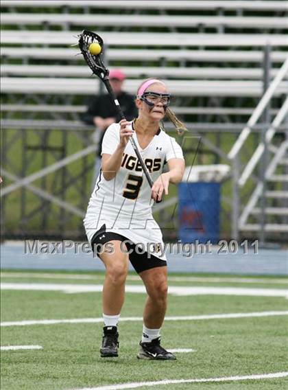 Thumbnail 3 in Hand vs. Darien (CIAC Class M Final) photogallery.