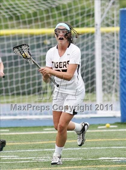 Thumbnail 2 in Hand vs. Darien (CIAC Class M Final) photogallery.