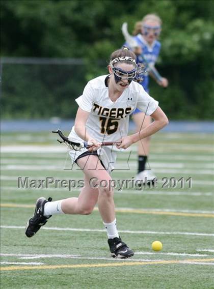 Thumbnail 2 in Hand vs. Darien (CIAC Class M Final) photogallery.