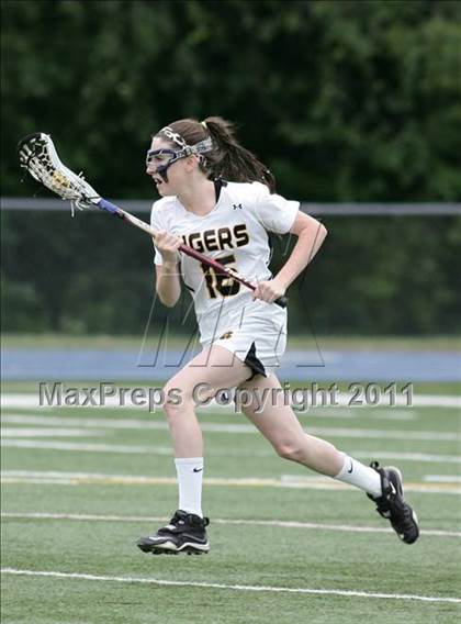 Thumbnail 2 in Hand vs. Darien (CIAC Class M Final) photogallery.