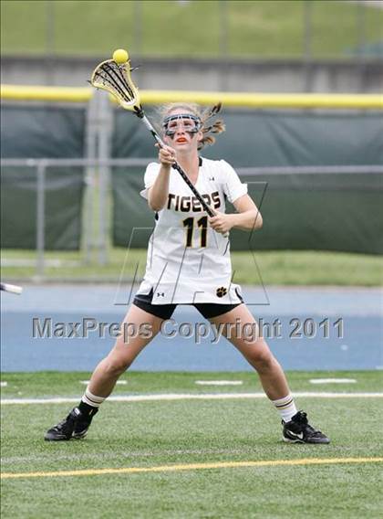 Thumbnail 3 in Hand vs. Darien (CIAC Class M Final) photogallery.