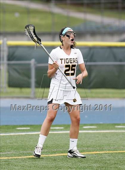 Thumbnail 3 in Hand vs. Darien (CIAC Class M Final) photogallery.
