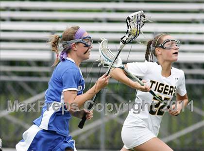 Thumbnail 1 in Hand vs. Darien (CIAC Class M Final) photogallery.