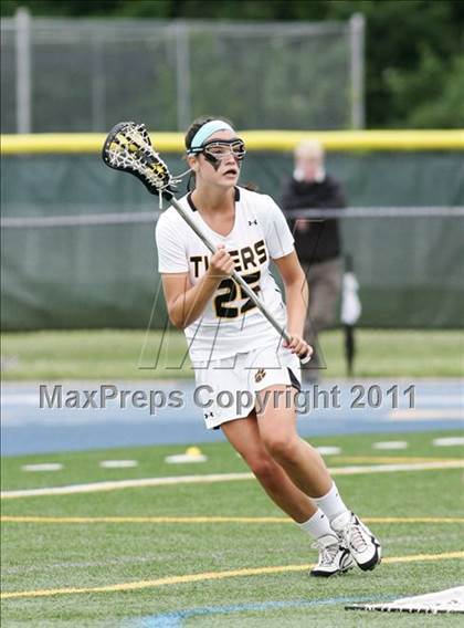 Thumbnail 2 in Hand vs. Darien (CIAC Class M Final) photogallery.