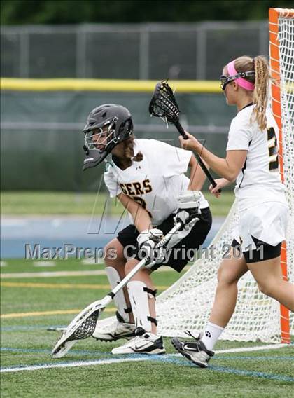 Thumbnail 3 in Hand vs. Darien (CIAC Class M Final) photogallery.