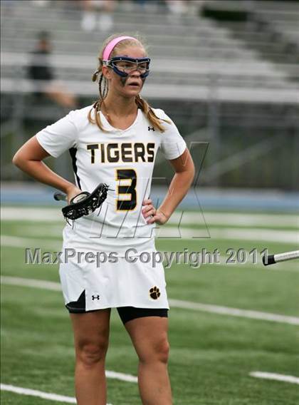 Thumbnail 3 in Hand vs. Darien (CIAC Class M Final) photogallery.