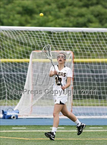 Thumbnail 3 in Hand vs. Darien (CIAC Class M Final) photogallery.