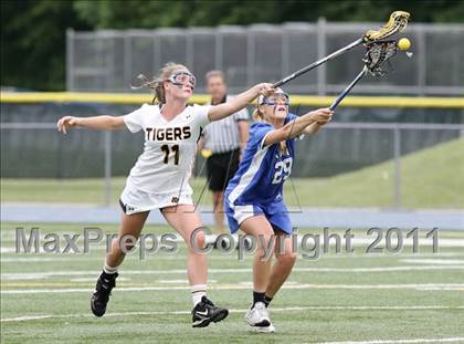 Thumbnail 1 in Hand vs. Darien (CIAC Class M Final) photogallery.