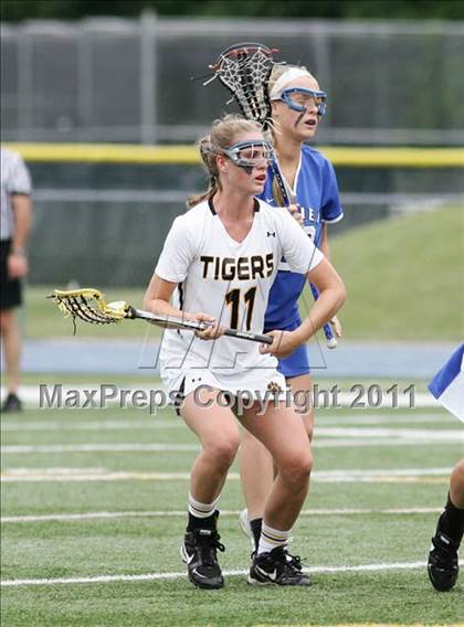 Thumbnail 3 in Hand vs. Darien (CIAC Class M Final) photogallery.