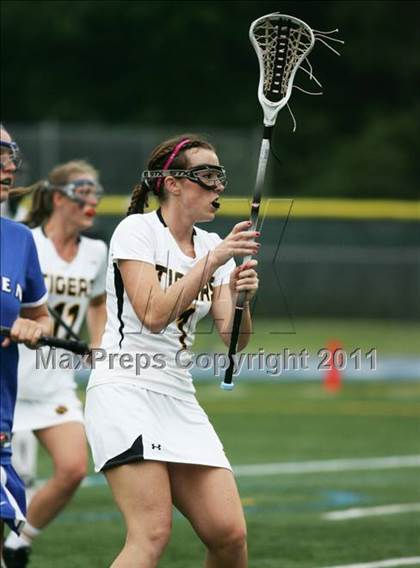Thumbnail 3 in Hand vs. Darien (CIAC Class M Final) photogallery.