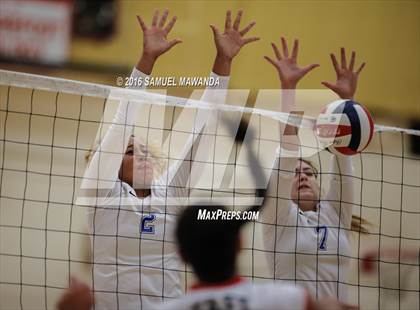 Thumbnail 1 in El Camino Real @ Taft photogallery.