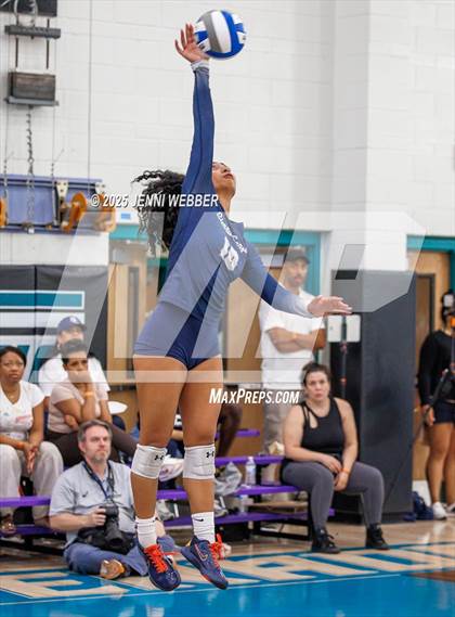 Thumbnail 2 in Sierra Canyon vs. Marymount (Durango Fall Classic) photogallery.