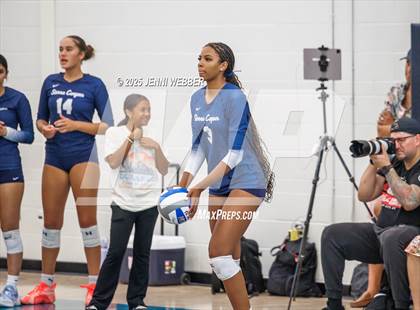 Thumbnail 3 in Sierra Canyon vs. Marymount (Durango Fall Classic) photogallery.