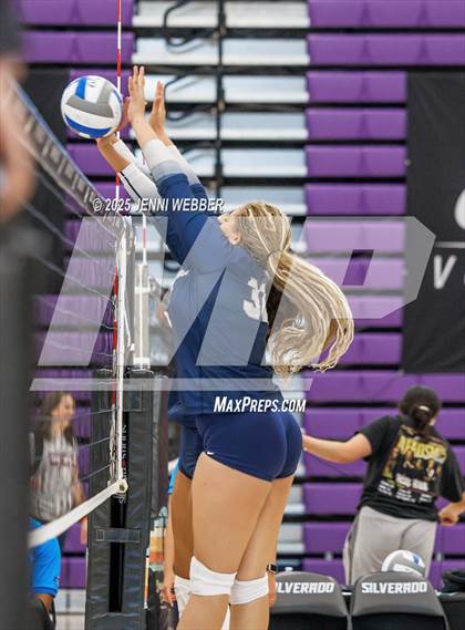 Thumbnail 2 in Sierra Canyon vs. Marymount (Durango Fall Classic) photogallery.