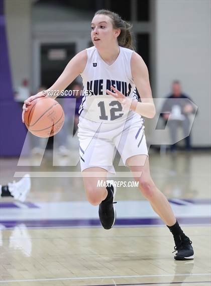 Thumbnail 3 in Fisher Catholic vs. Danville (OHSAA D4 District Final) photogallery.