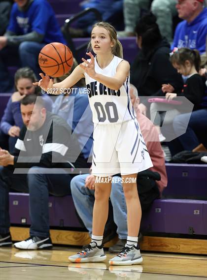 Thumbnail 3 in Fisher Catholic vs. Danville (OHSAA D4 District Final) photogallery.