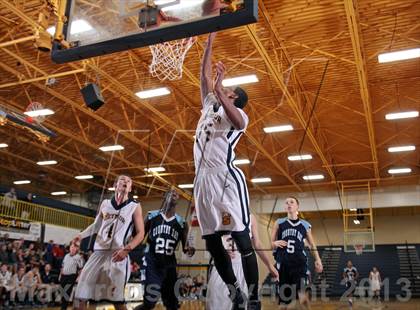 Thumbnail 2 in Cincinnati Country Day @ Seymour (Seymour Christmas Classic) photogallery.