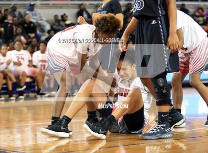 Thumbnail 2 in Havelock vs. Jacksonville (NCHSAA 3A Regional Playoff) photogallery.