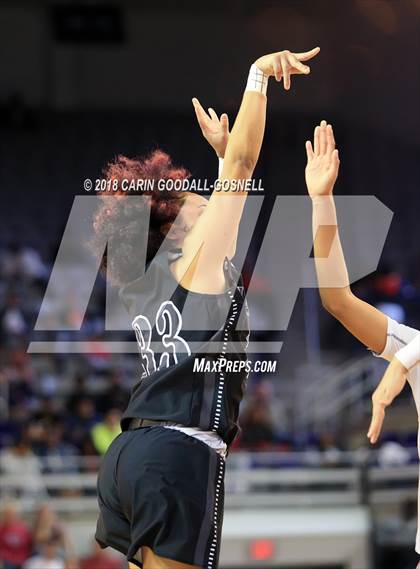 Thumbnail 2 in Havelock vs. Jacksonville (NCHSAA 3A Regional Playoff) photogallery.