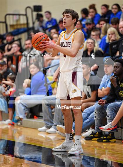 Thumbnail 3 in Thorndale vs Mumford (UIL 2A Reg IV Area) photogallery.