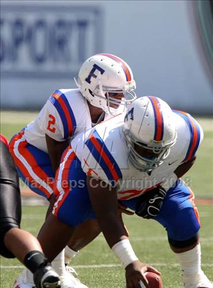 Thumbnail 3 in East St. Louis vs. Wayne (Kirk Herbstreit Varsity Football Series) photogallery.