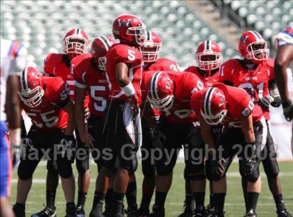 Thumbnail 1 in East St. Louis vs. Wayne (Kirk Herbstreit Varsity Football Series) photogallery.