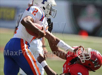 Thumbnail 1 in East St. Louis vs. Wayne (Kirk Herbstreit Varsity Football Series) photogallery.