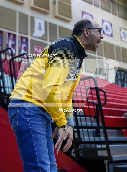 Thumbnail 1 in Avon vs. Brownsburg (IHSAA 4A Third Round Playoff) photogallery.