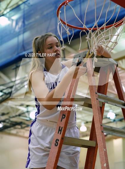 Thumbnail 2 in Avon vs. Brownsburg (IHSAA 4A Third Round Playoff) photogallery.