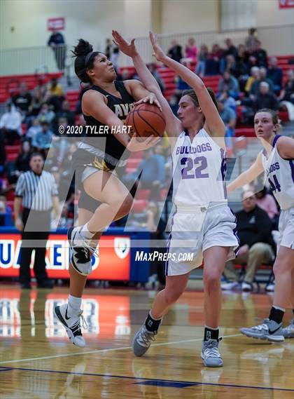 Thumbnail 1 in Avon vs. Brownsburg (IHSAA 4A Third Round Playoff) photogallery.