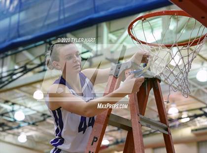 Thumbnail 1 in Avon vs. Brownsburg (IHSAA 4A Third Round Playoff) photogallery.
