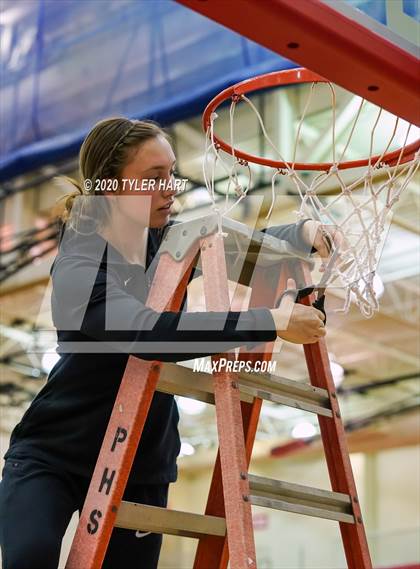 Thumbnail 1 in Avon vs. Brownsburg (IHSAA 4A Third Round Playoff) photogallery.