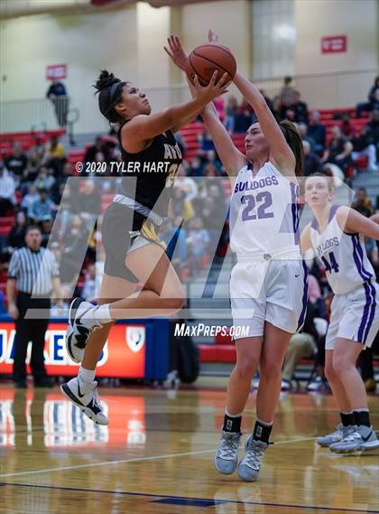 Thumbnail 2 in Avon vs. Brownsburg (IHSAA 4A Third Round Playoff) photogallery.