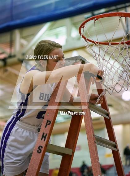 Thumbnail 2 in Avon vs. Brownsburg (IHSAA 4A Third Round Playoff) photogallery.