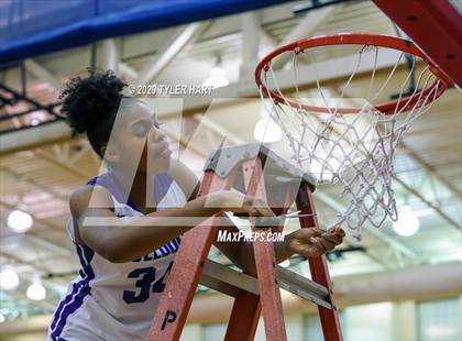 Thumbnail 3 in Avon vs. Brownsburg (IHSAA 4A Third Round Playoff) photogallery.