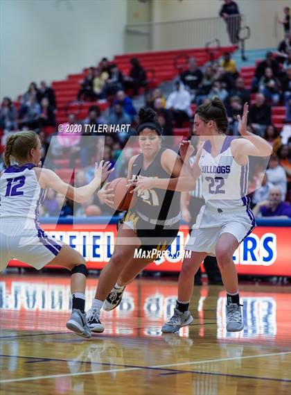 Thumbnail 3 in Avon vs. Brownsburg (IHSAA 4A Third Round Playoff) photogallery.