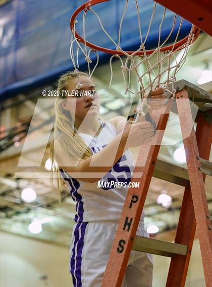 Thumbnail 2 in Avon vs. Brownsburg (IHSAA 4A Third Round Playoff) photogallery.