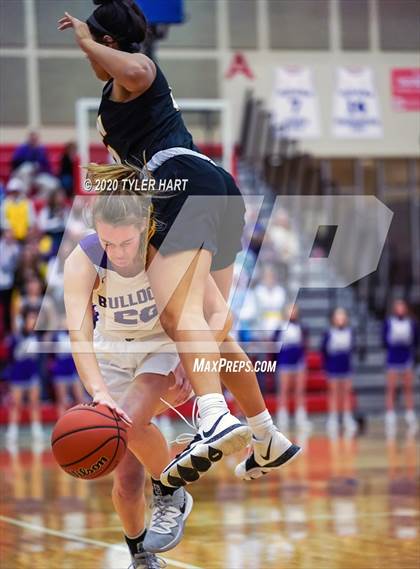 Thumbnail 3 in Avon vs. Brownsburg (IHSAA 4A Third Round Playoff) photogallery.