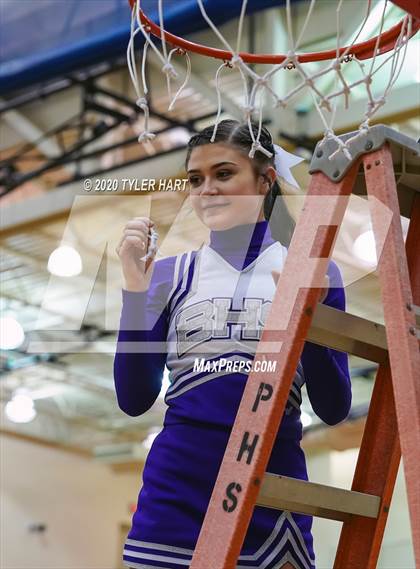 Thumbnail 2 in Avon vs. Brownsburg (IHSAA 4A Third Round Playoff) photogallery.