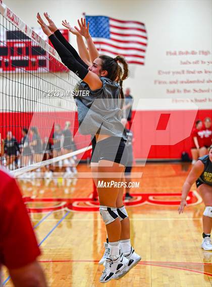 Thumbnail 3 in Giddings vs Bellville (Scrimmage) photogallery.