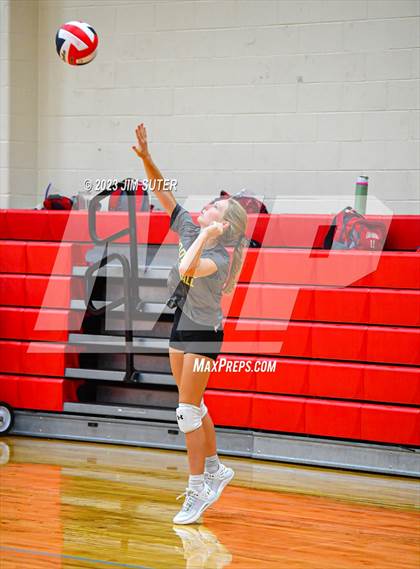 Thumbnail 3 in Giddings vs Bellville (Scrimmage) photogallery.