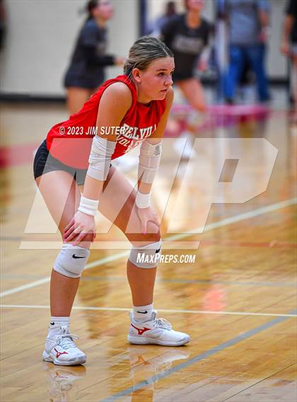 Thumbnail 2 in Giddings vs Bellville (Scrimmage) photogallery.