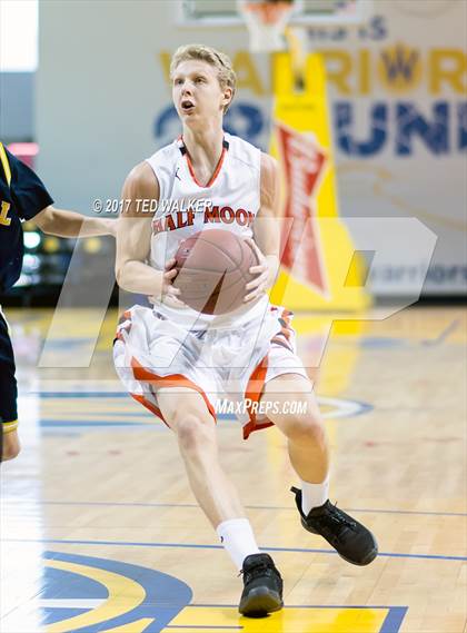 Thumbnail 3 in Half Moon Bay vs. Soquel (Warriors Nor-Cal Invitational) photogallery.