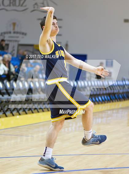 Thumbnail 2 in Half Moon Bay vs. Soquel (Warriors Nor-Cal Invitational) photogallery.